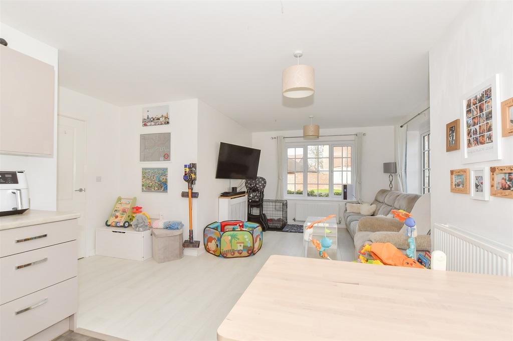 Kitchen/Lounge New