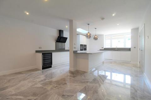 4 bedroom detached house to rent, Peache Way, Bramcote, Nottingham, NG9 3DX