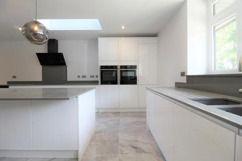 4 bedroom detached house to rent, Peache Way, Bramcote, Nottingham, NG9 3DX