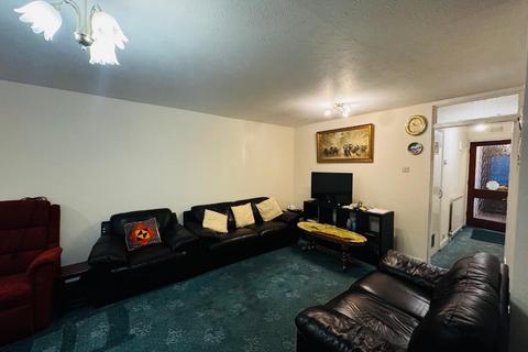 4 bedroom semi-detached house to rent, Nibthwaite Road, Harrow HA1