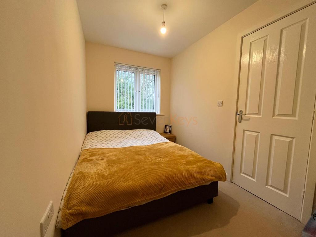 First bedroom 2