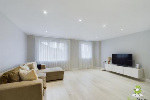 11 Belfry Square, Beggarwood, Basingstoke, RG22 4WZ