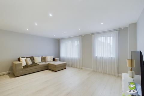 11 Belfry Square, Beggarwood, Basingstoke, RG22 4WZ