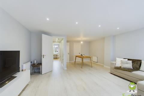 11 Belfry Square, Beggarwood, Basingstoke, RG22 4WZ