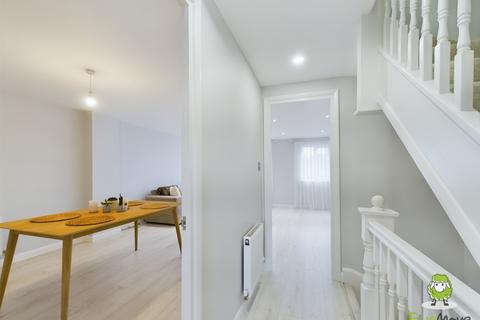11 Belfry Square, Beggarwood, Basingstoke, RG22 4WZ