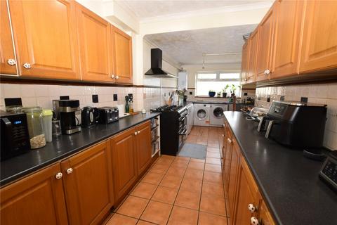 4 bedroom terraced house for sale, Kings Avenue, Romford, RM6