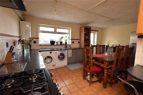 4 bedroom terraced house for sale, Kings Avenue, Romford, RM6