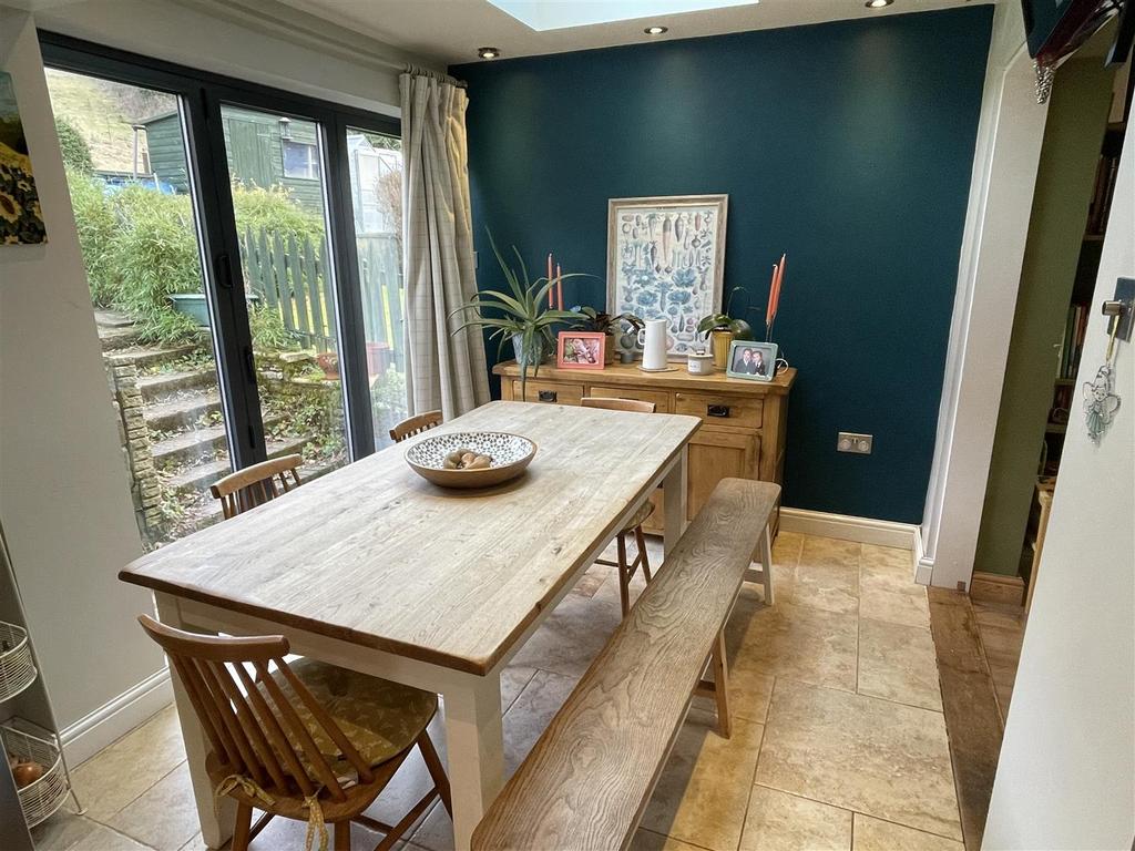 Dining Area.JPG