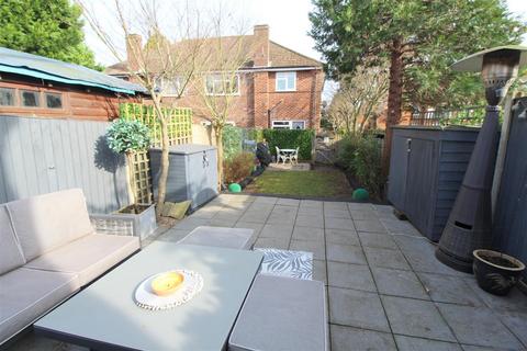 2 bedroom maisonette for sale, Royston Avenue, Byfleet