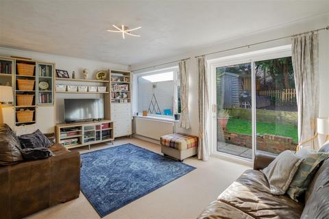 3 bedroom semi-detached house for sale, Pembroke Close, Sunninghill