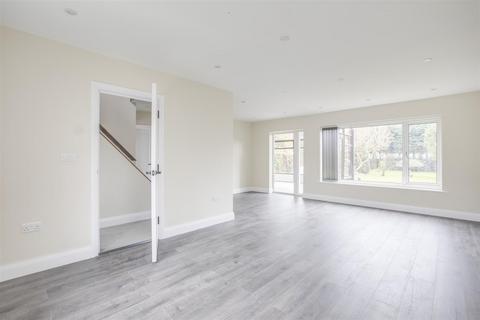 3 bedroom detached house to rent, Marlow Road, High Wycombe HP11