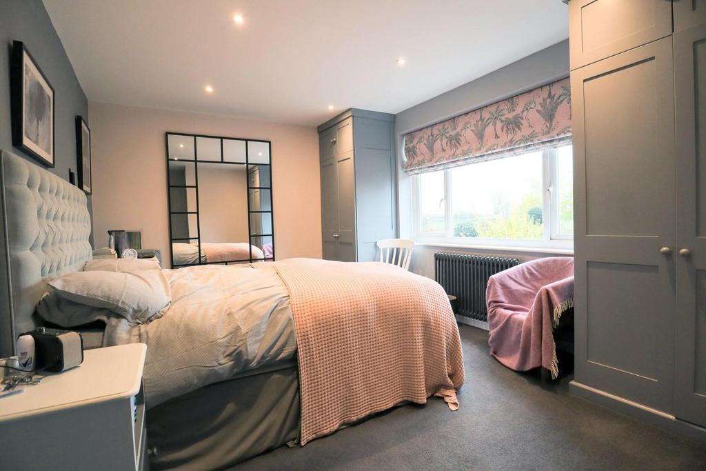 Bedroom 1.jpg