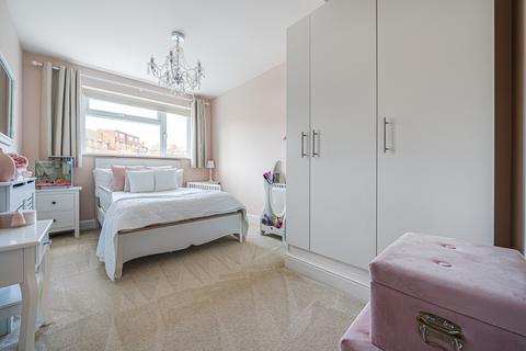 2 Laura Drive, Hextable, Swanley, BR8 7RX