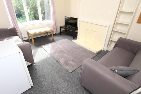 3 bedroom semi-detached house to rent, (3BED) Highfield Road, Nottingham NG7