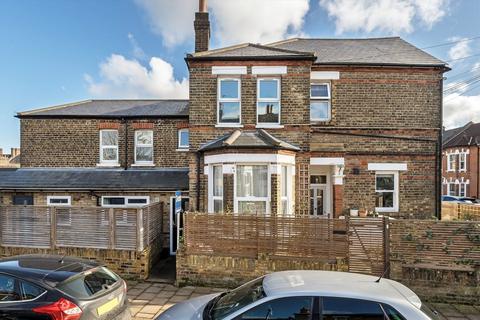 2 bedroom maisonette for sale, Gabriel Street, London SE23