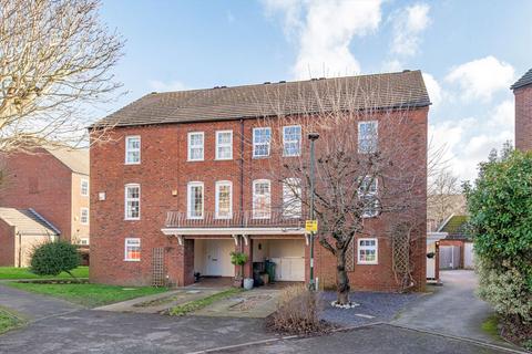 College Close, Twickenham TW2