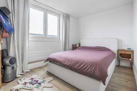 1 bedroom flat for sale, Burbage Close, London SE1