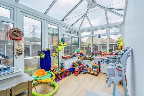 1 Gaveston Close, Byfleet, West Byfleet, KT14 7HE