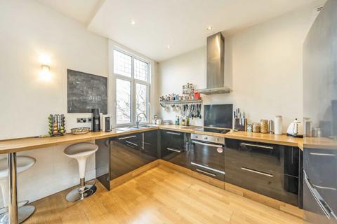 2 bedroom flat to rent, Mount Nod Road, London SW16