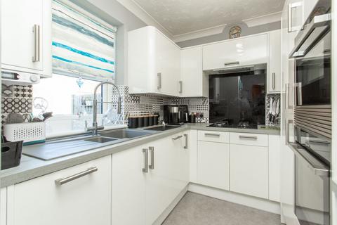 3 bedroom end of terrace house for sale, Astor Avenue, Dover, CT17