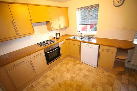 3 bedroom terraced house to rent, Viaduct Close, Clifton