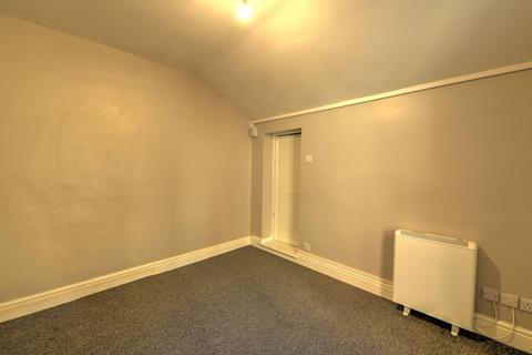 1 bedroom flat to rent, Abergele Road, Colwyn Bay, LL29