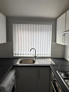 2 bedroom flat to rent, 789A Hessle High Road, Hull, HU4 6QE