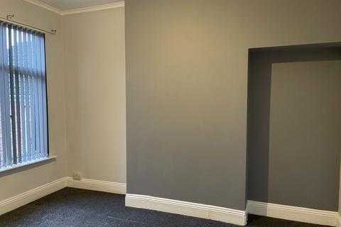 2 bedroom flat to rent, 789A Hessle High Road, Hull, HU4 6QE