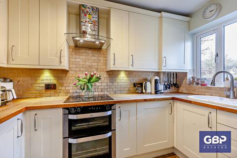 13 Dandelion Close, Rush Green, Romford, RM7 0YY