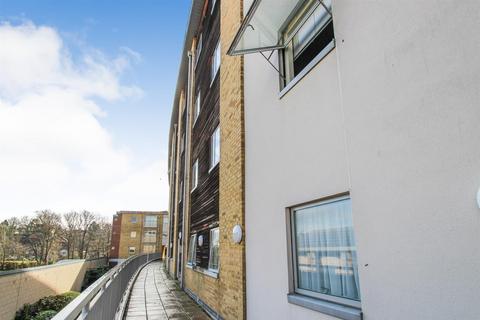 2 bedroom flat to rent, Kingfisher Meadow, Maidstone ME16