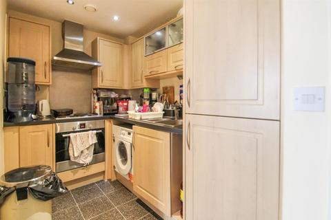 2 bedroom flat to rent, Kingfisher Meadow, Maidstone ME16