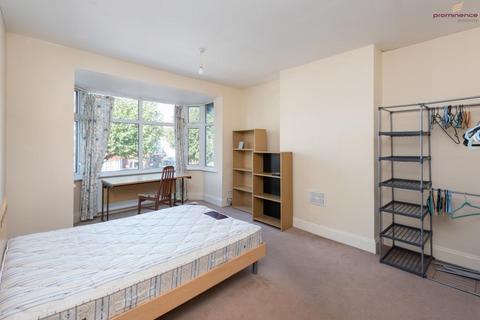 3 bedroom flat to rent, Welbeck Avenue, Hove BN3 4JP