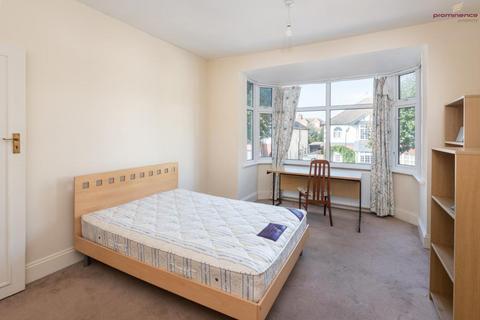 3 bedroom flat to rent, Welbeck Avenue, Hove BN3 4JP