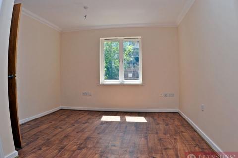 2 bedroom flat for sale, Royal Cresent, Newbury Park, IG2