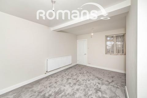 3 bedroom semi-detached house to rent, Shinfield Road, Reading, RG2