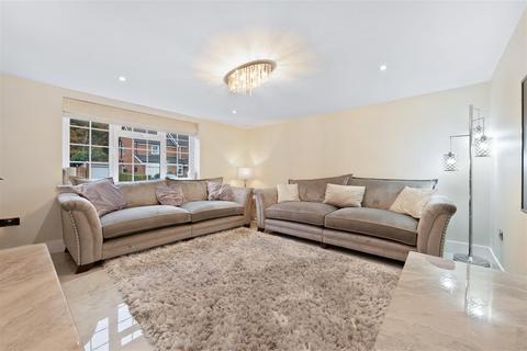 13 Beechwood Close, Ascot, SL5 8QJ