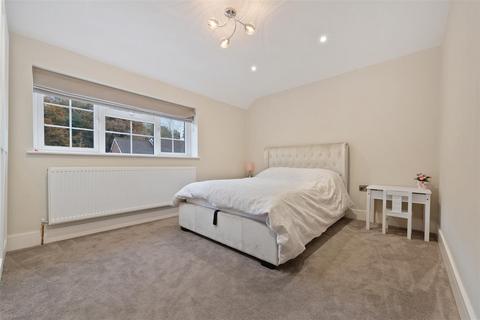13 Beechwood Close, Ascot, SL5 8QJ