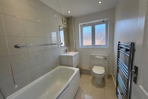 2 bedroom terraced house to rent, St. Leonards Avenue, Windsor, SL4