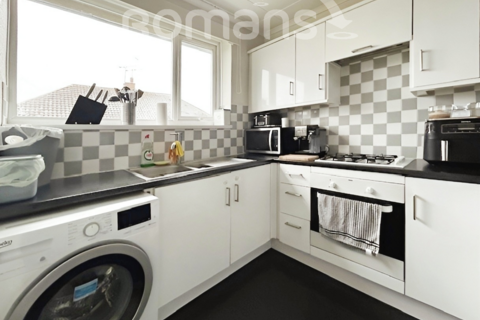 2 bedroom flat to rent, Hillside, Maidenhead, SL6