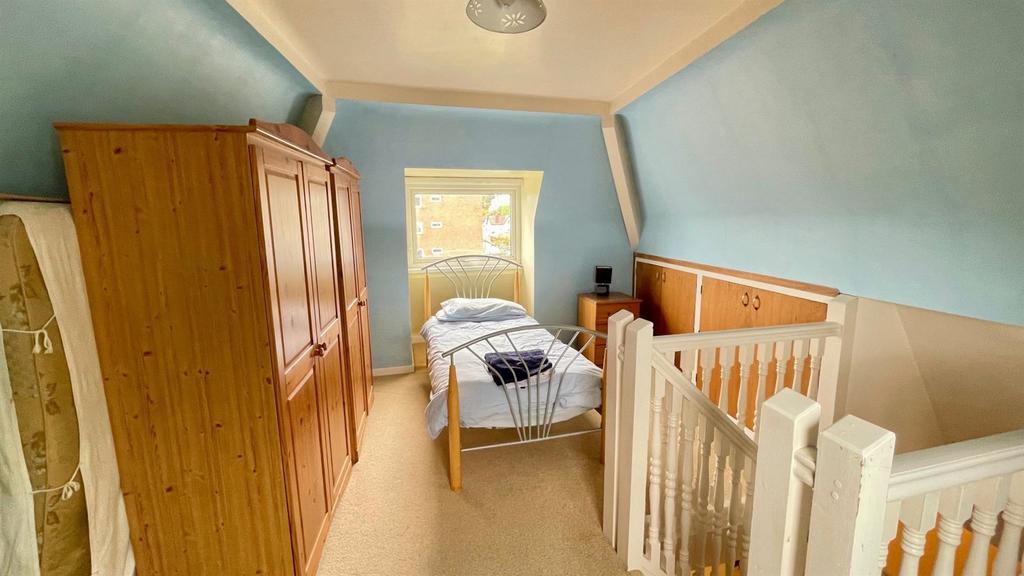 Double aspect second floor bedroom/study/hobbies r