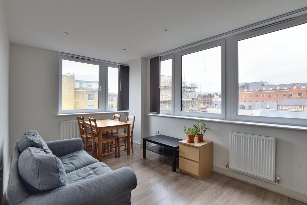 Apartment in Uxbridge - View 3