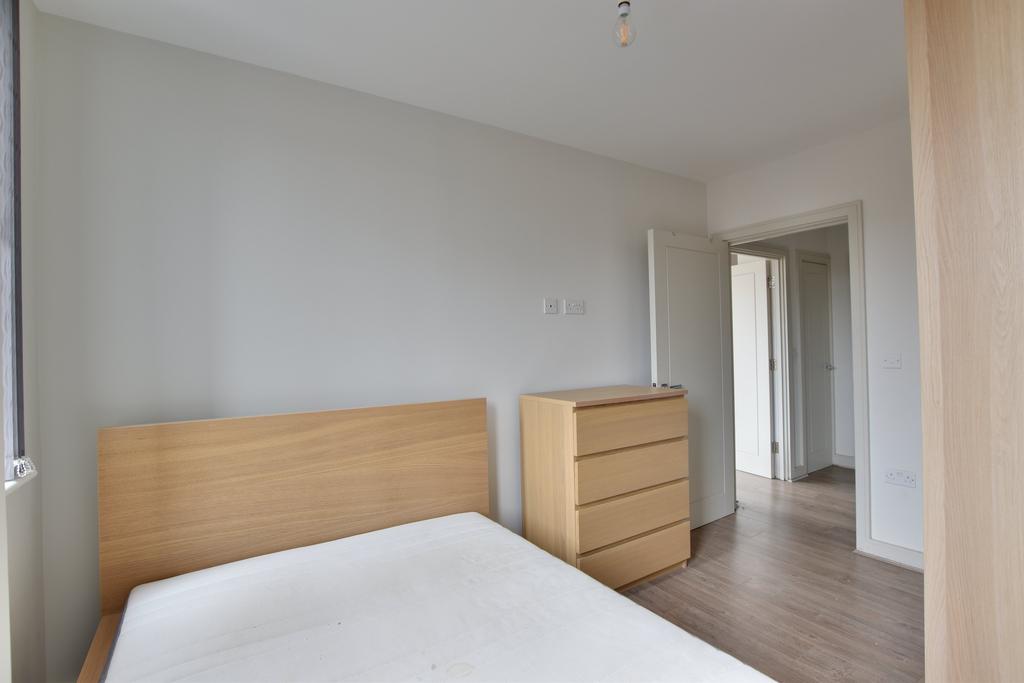 Apartment in Uxbridge - View 4