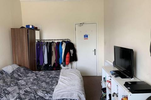 2 bedroom property to rent, Bell Street, City Centre DD1