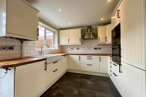 4 bedroom townhouse to rent, Sanderson Villas, St James Village, Gateshead, NE8