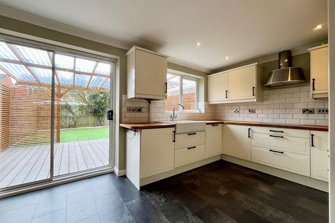 4 bedroom townhouse to rent, Sanderson Villas, St James Village, Gateshead, NE8