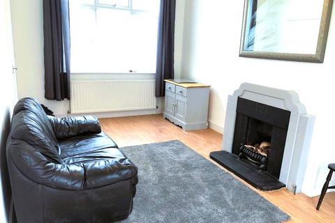 3 bedroom terraced house to rent, Babbacombe Gardens, Ilford IG4