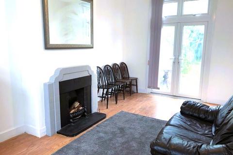 3 bedroom terraced house to rent, Babbacombe Gardens, Ilford IG4