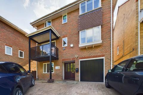 12 Glenrhondda, Emmer Green, Reading, RG4 8LB