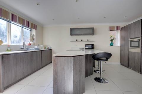 12 Glenrhondda, Emmer Green, Reading, RG4 8LB