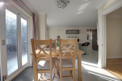 12 Glenrhondda, Emmer Green, Reading, RG4 8LB